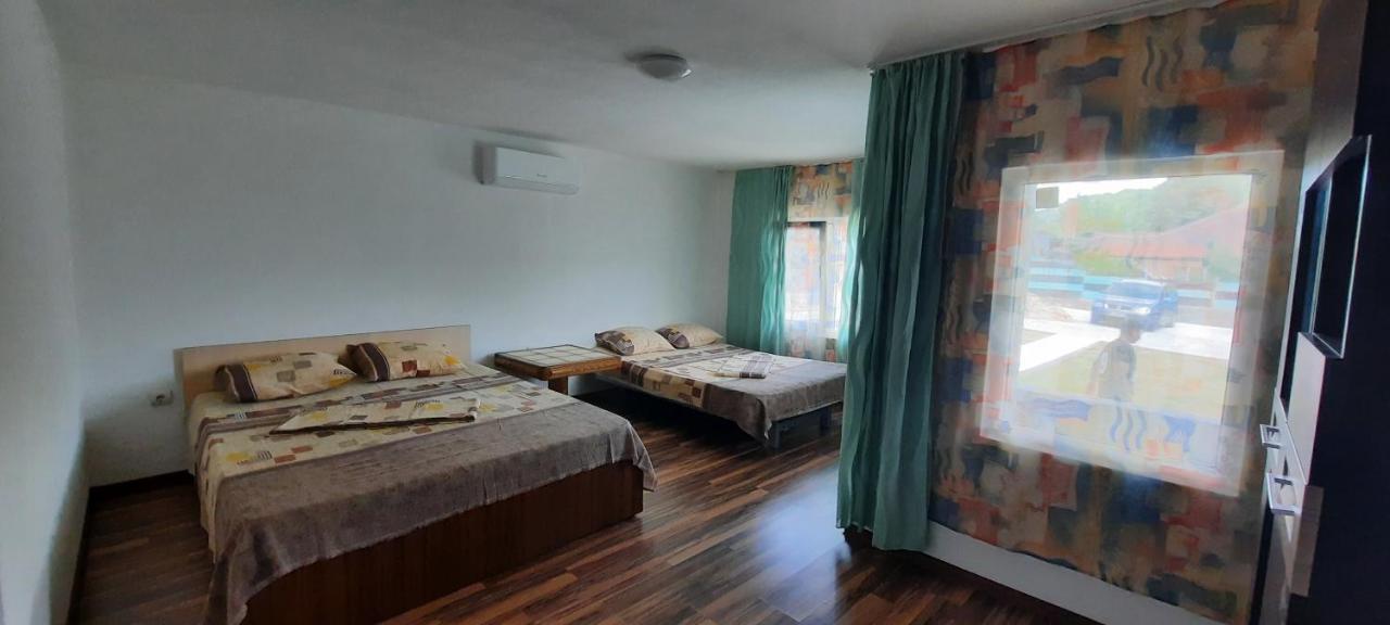 Telteu Florian Hotel Дубова Екстериор снимка