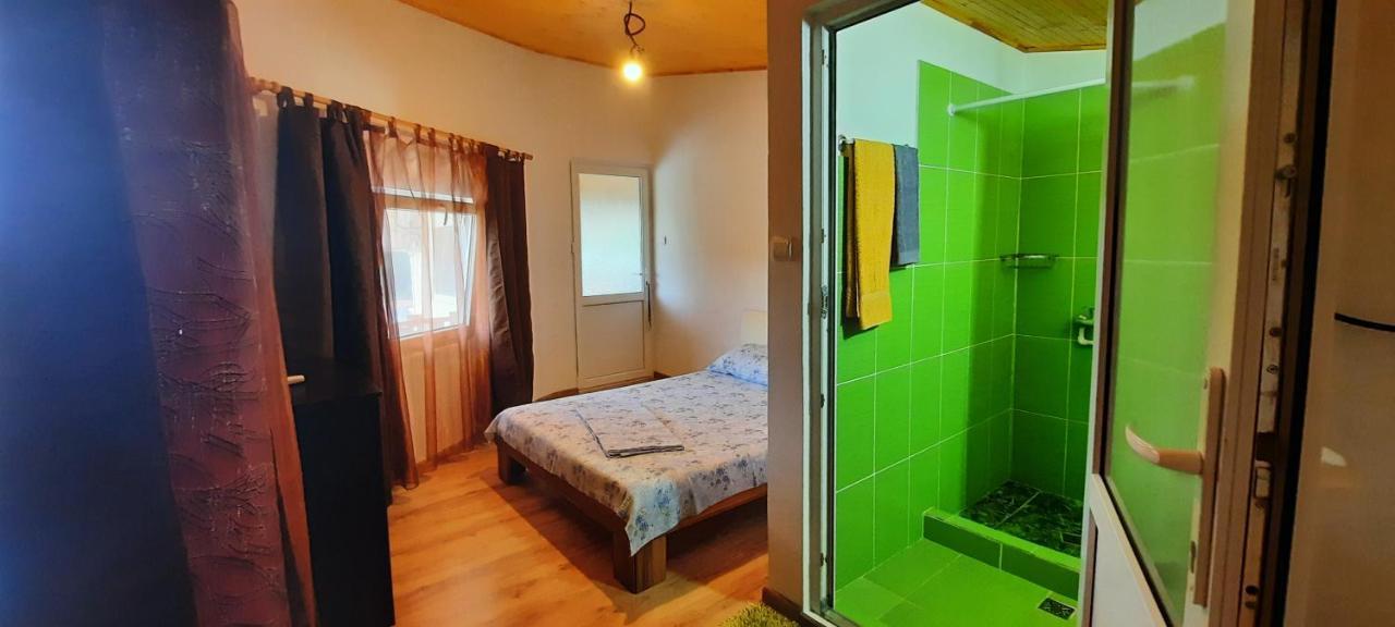 Telteu Florian Hotel Дубова Екстериор снимка