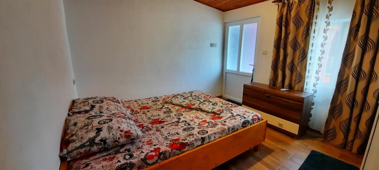 Telteu Florian Hotel Дубова Екстериор снимка