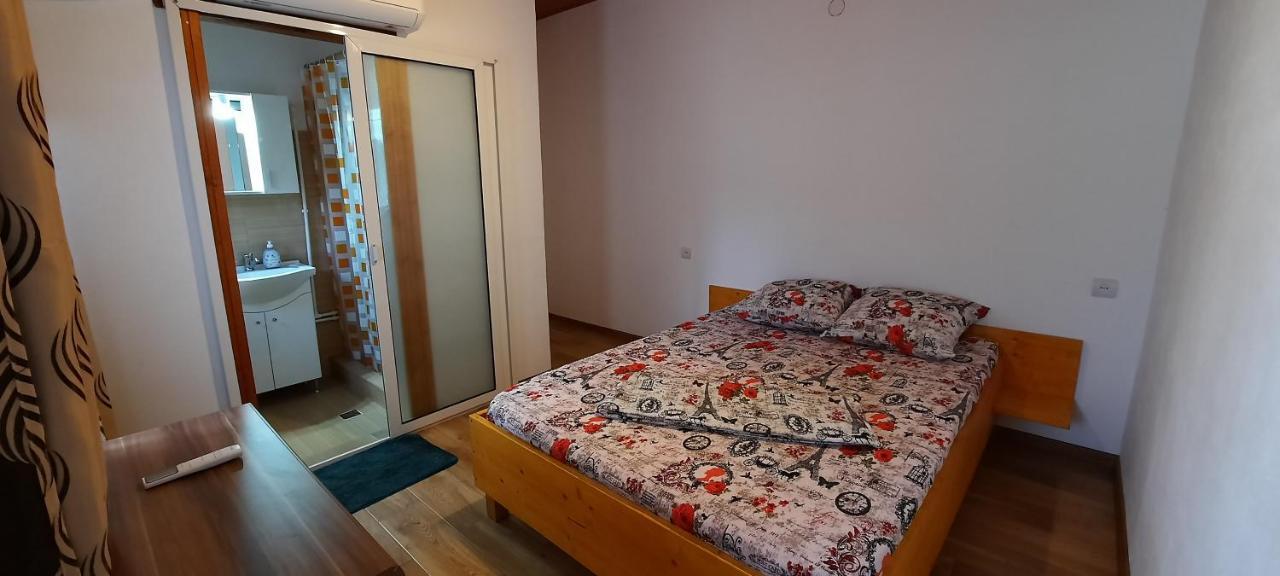 Telteu Florian Hotel Дубова Екстериор снимка