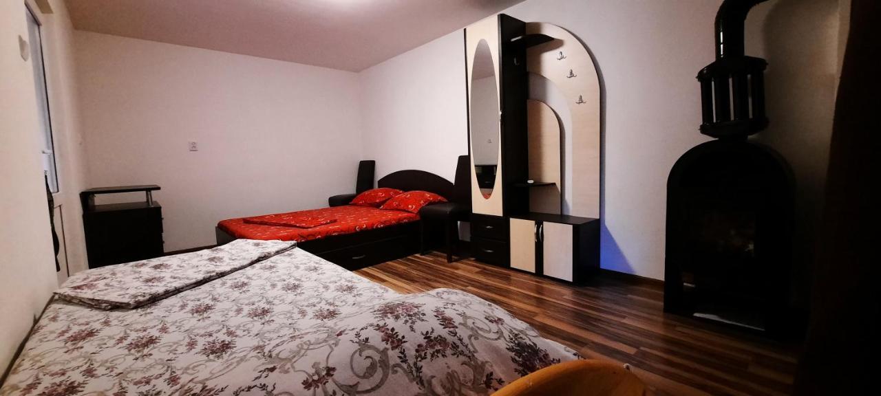 Telteu Florian Hotel Дубова Екстериор снимка